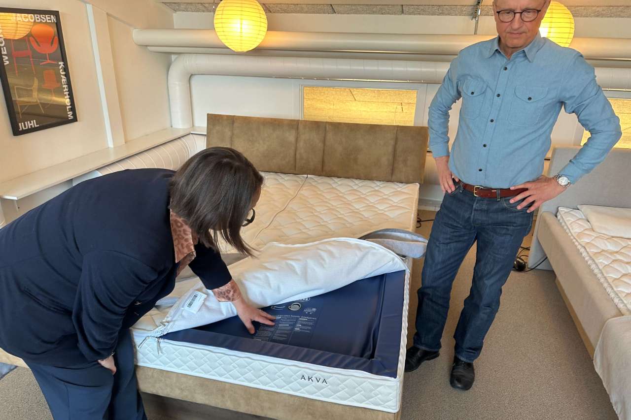 mf camilla fabricius besøger akva waterbeds